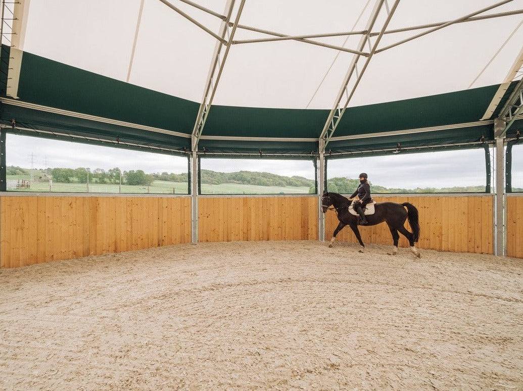 Jak trénovat koně v kruhové jízdárně Horse Round Series