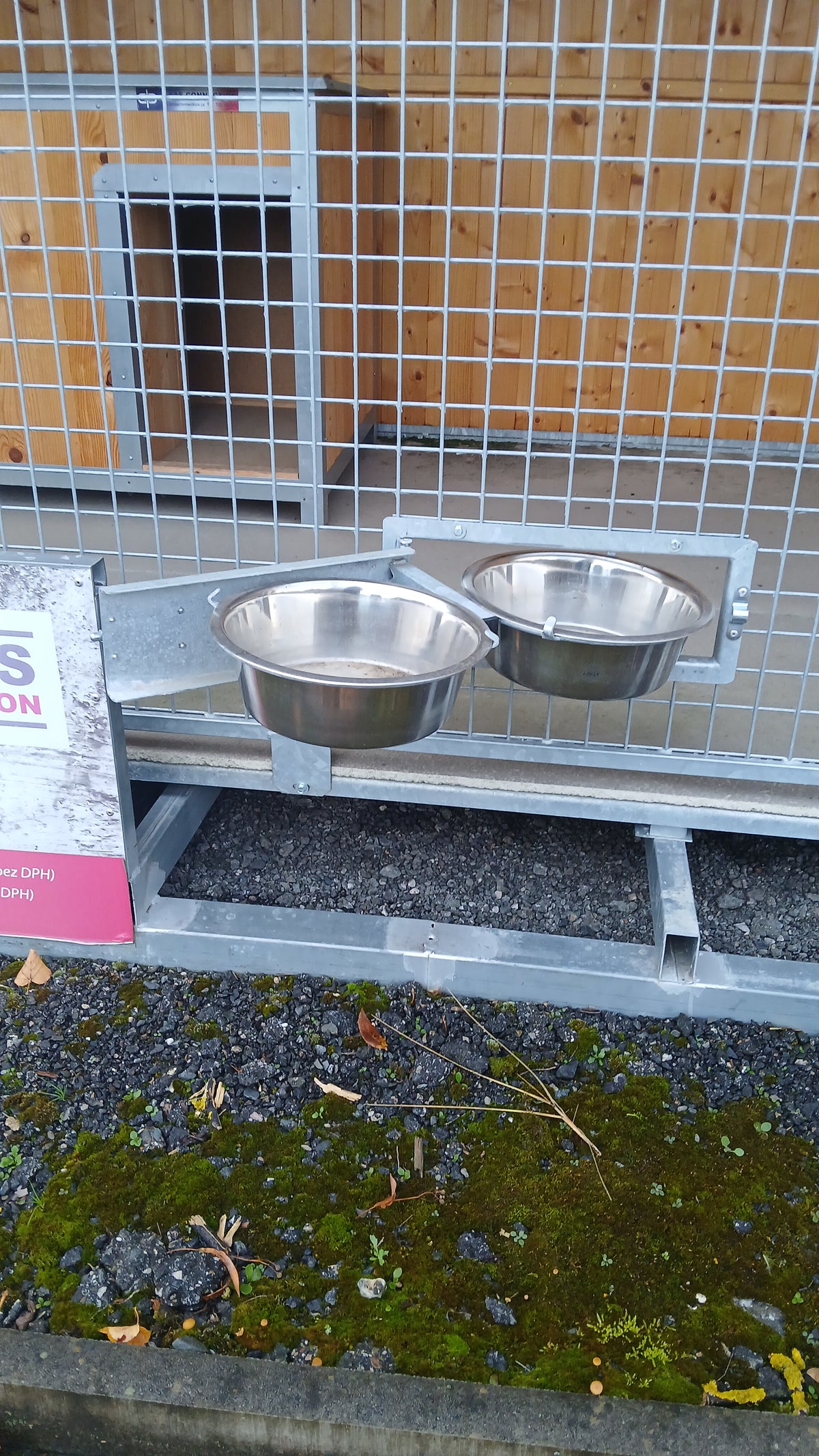 Dvojité krmítko otočné 2 x 4 litry, včetně misek